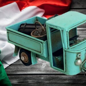 modellino tipo piaggio apecar vintage vendibile anche singolarmente misure cm 11.5x4.5x6 in resina e metallo Bazaritalia Dal 2004 al servizio del cliente…fornitura gadget e souvenir personalizzati per negozianti