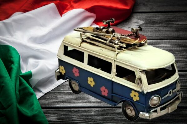 pulmino Hippies tipo Volkswagen in resina e metallo blu vendibile anche singolarmente misure cm 17x7.5x10 Bazaritalia Dal 2004 al servizio del cliente…fornitura gadget e souvenir personalizzati per negozianti