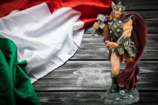 thor dio del tuono da asgard 34cm in resina con finiture dipinte a mano acquistabile anche singolarmente Bazaritalia fornitura gadget e souvenir negozianti