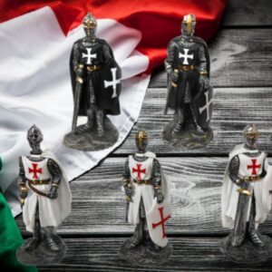 cavalieri crociati bianchi e neri misure H cm 7.5 in resina con finiture dipinte a mano confezione da 12 pz assortiti 6 bianchi e 6 neri